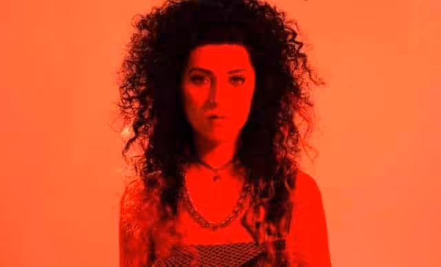 nashville artist avalon kali releases “looking back on you” music video