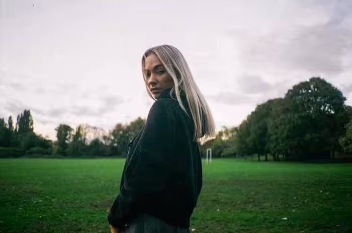 chart-topping singer-songwriter porcelan readies the release of her debut album, mood ring – (available this friday, 10.30)