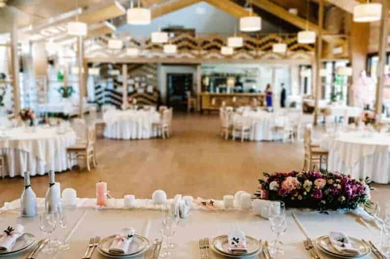 creating the perfect top table for your wedding