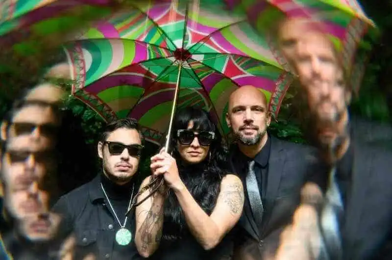 acapulco lips hi res 2937