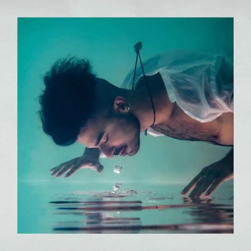 living in between single cover with frame