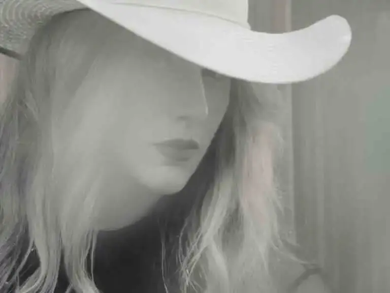 KiKi Holli & The Remedy – Running Out of Time (New Single)