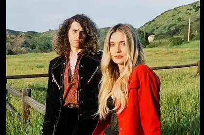 Promotional image of Belle and Chain during their North American tour with Barns Courtney.