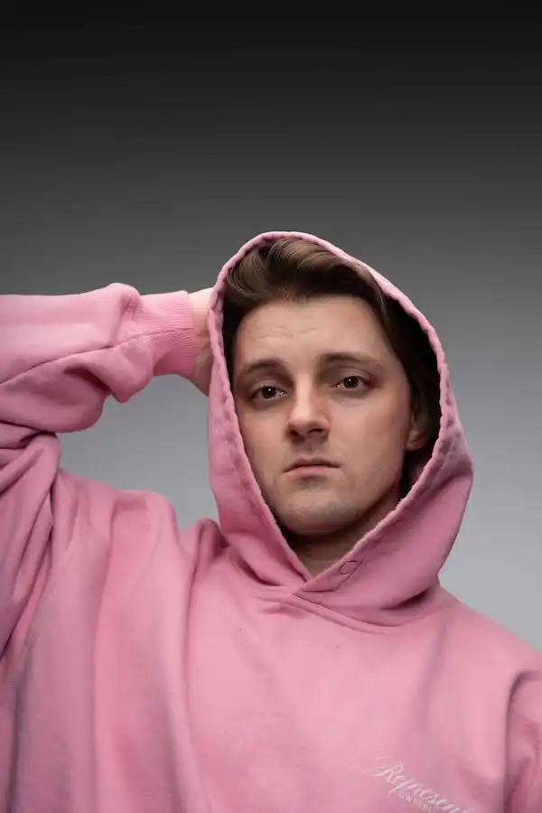 Reece Rosé Drops Nostalgic House Single “Misbehaving”