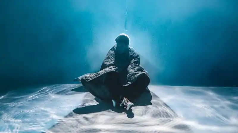 identifying the silent signals: a comprehensive guide to recognizing mental health struggles in loved ones