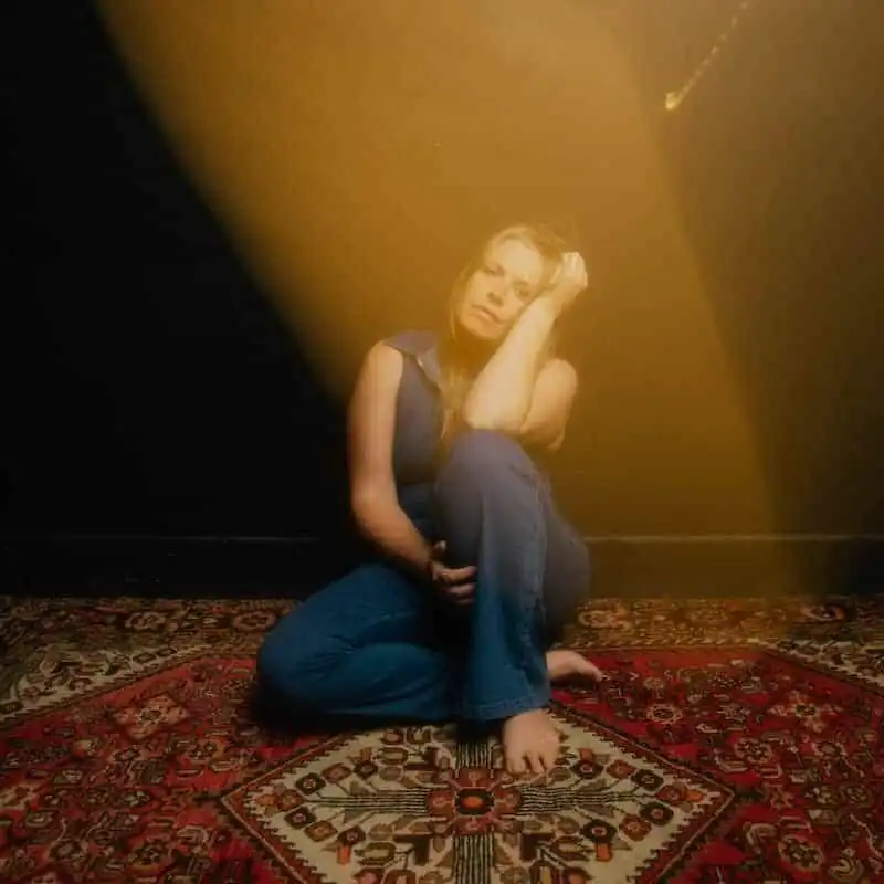 charlotte morris releases empowering new single “raised by a woman”