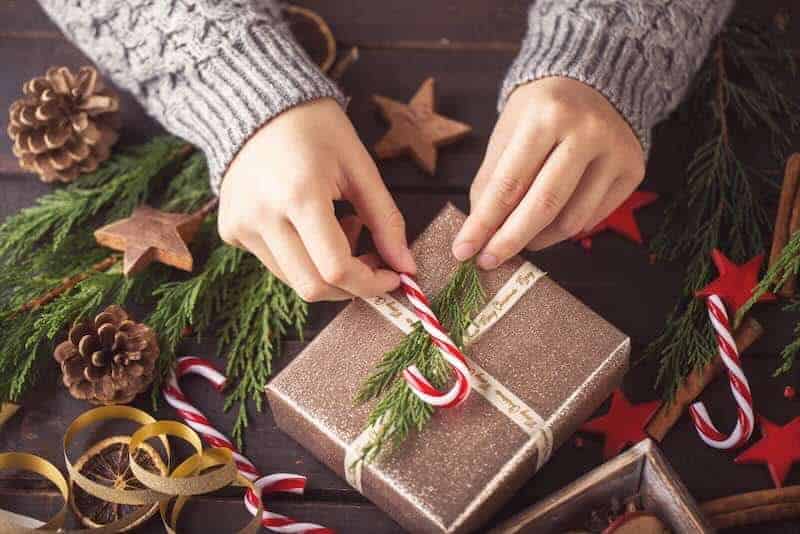 ultimate guide to stress-free christmas gift giving: tips and tricks to simplify your holiday shopping